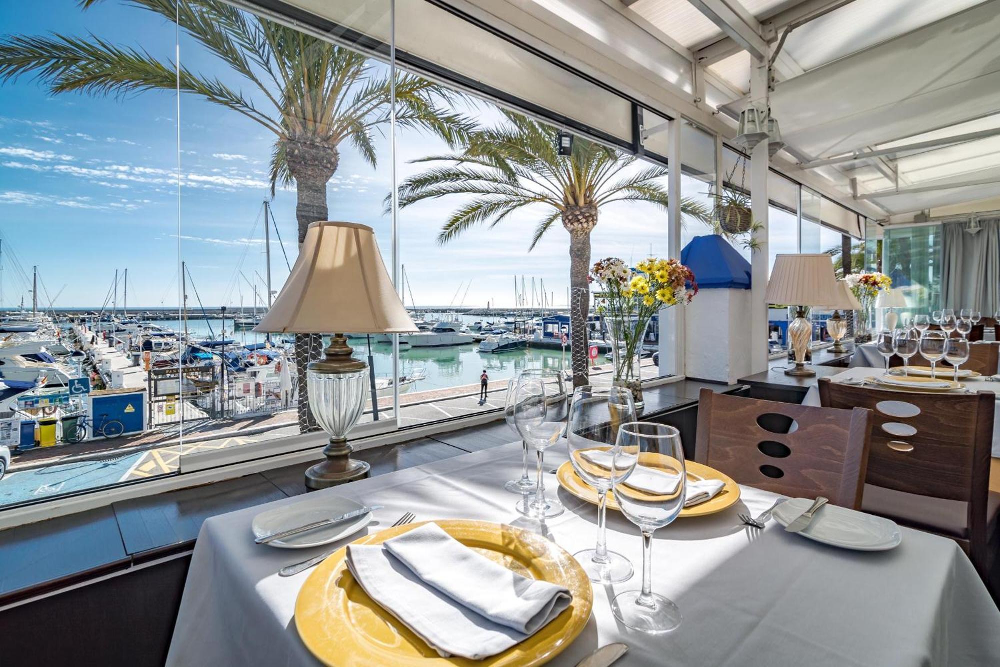Cp - Modern Beachside Apartment In Estepona Exterior photo